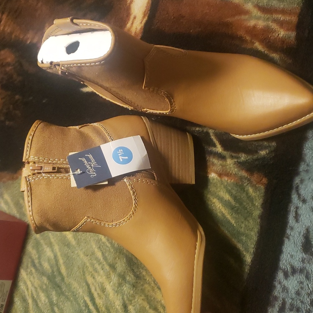 Boots - Picture 3 of 5